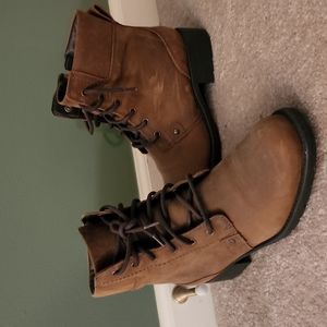 Sz 8.5 Clarks Brown Booties